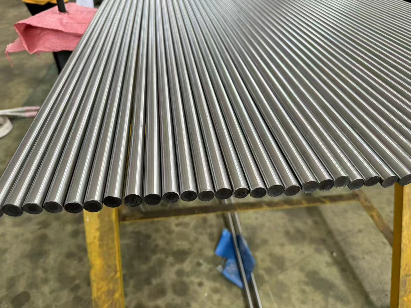 Machined Inconel 725 (UNS N07725) round bars, heat 2321-044, for ball-valve stem production